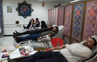 حضور همکاران در امرخداپسندانه ی اهداء خون