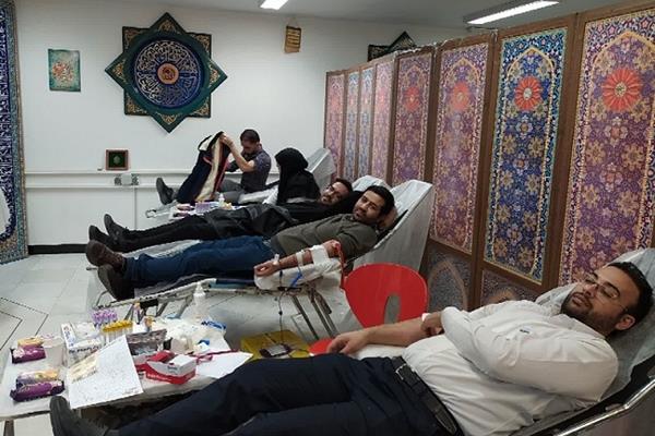 حضور همکاران در امرخداپسندانه ی اهداء خون